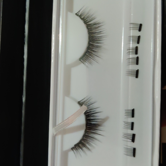 B Magnetude Bundle 💋 Tori Belle magnetic lashes and liner - Picture 3 of 5